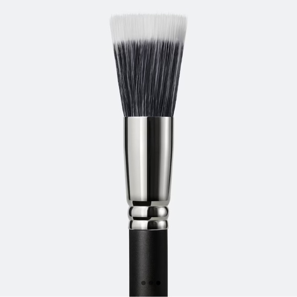 MAC #187 Synthetic Duo Fibre Face Brush ✨ - Picture 1 of 4
